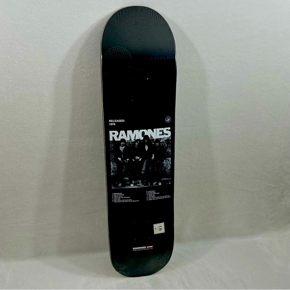 Globe G2 Ramones Retro First Album Cover 1976 Skateboard Deck Art 7.75" - Picture 2 of 9